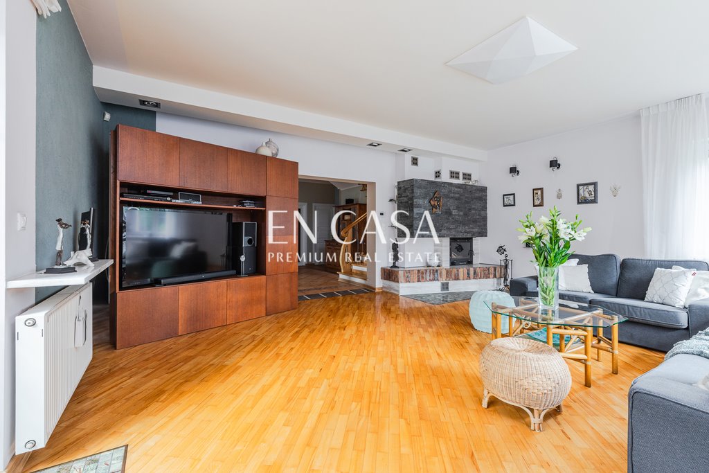 Komfortowy dom 217 m² z ogrodem i nowoczesnym wykończeniem Łomianki  217m2 Foto 1