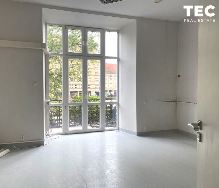 Na wynajem przestronny lokal usługowy 150 m² z widokiem na Kościół Mariacki Kraków, Śródmieście, Plac Szczepański  150m2 Foto 1