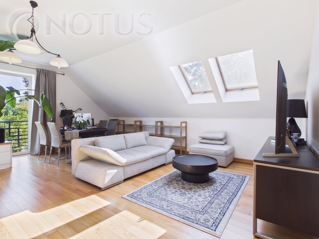 Na sprzedaż komfortowy dom 187 m² z ogrodem zimowym w Łomiankach: Łomianki Dolne