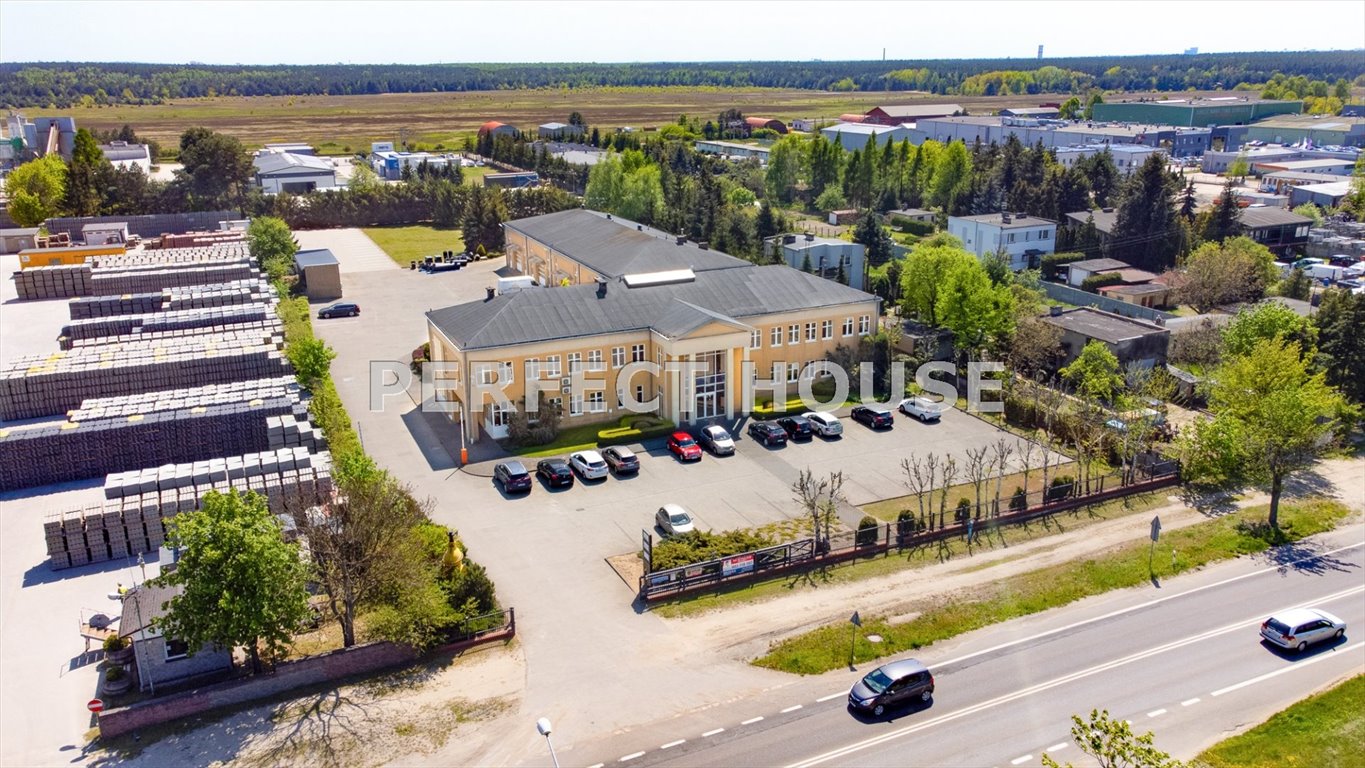 Polecam obiekt biurowo-magazynowy na dużej działce 8 tys. m² Janikowo  1 940m2 Foto 1