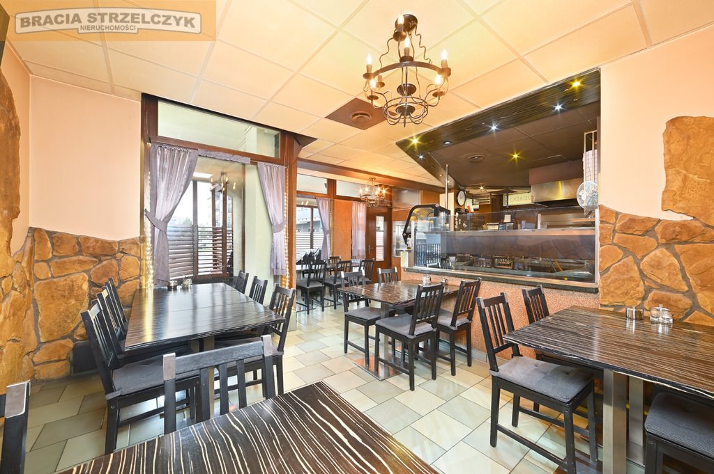 Lokal gastronomiczny 110 m² z dużymi witrynami i parkingiem Piastów, Warszawska  110m2 Foto 1