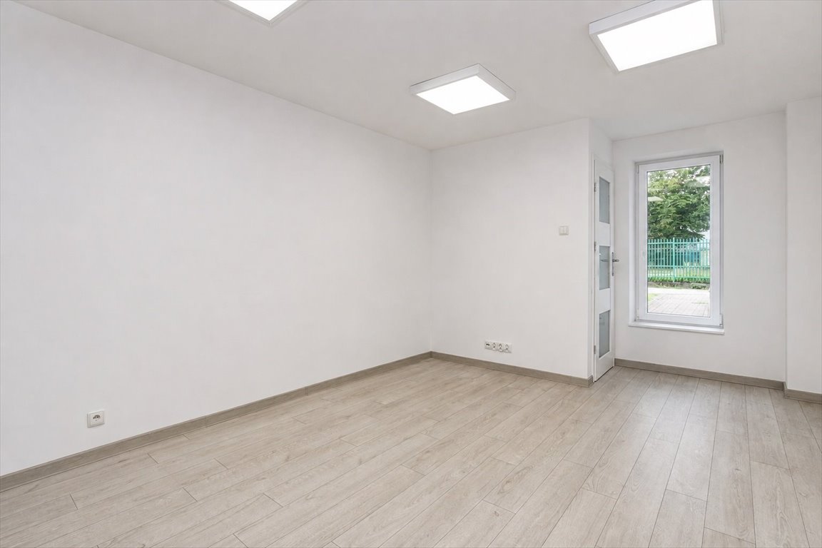 Lokal usługowy 58 m² z parkingiem w Słupsku - polecam! Słupsk, Kilińskiego  58m2 Foto 1