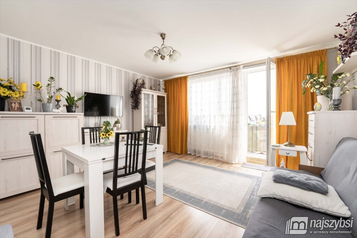 Mieszkanie czteropokojowe  na sprzedaż Kołobrzeg, Siemyśl  73m2 Foto 1