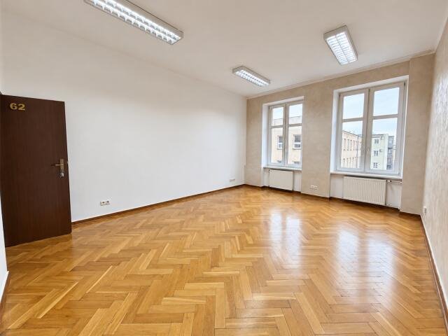 Lokal użytkowy 26,50 m² w Opolu (winda, studio, biuro) Opole, Reymonta  27m2 Foto 1