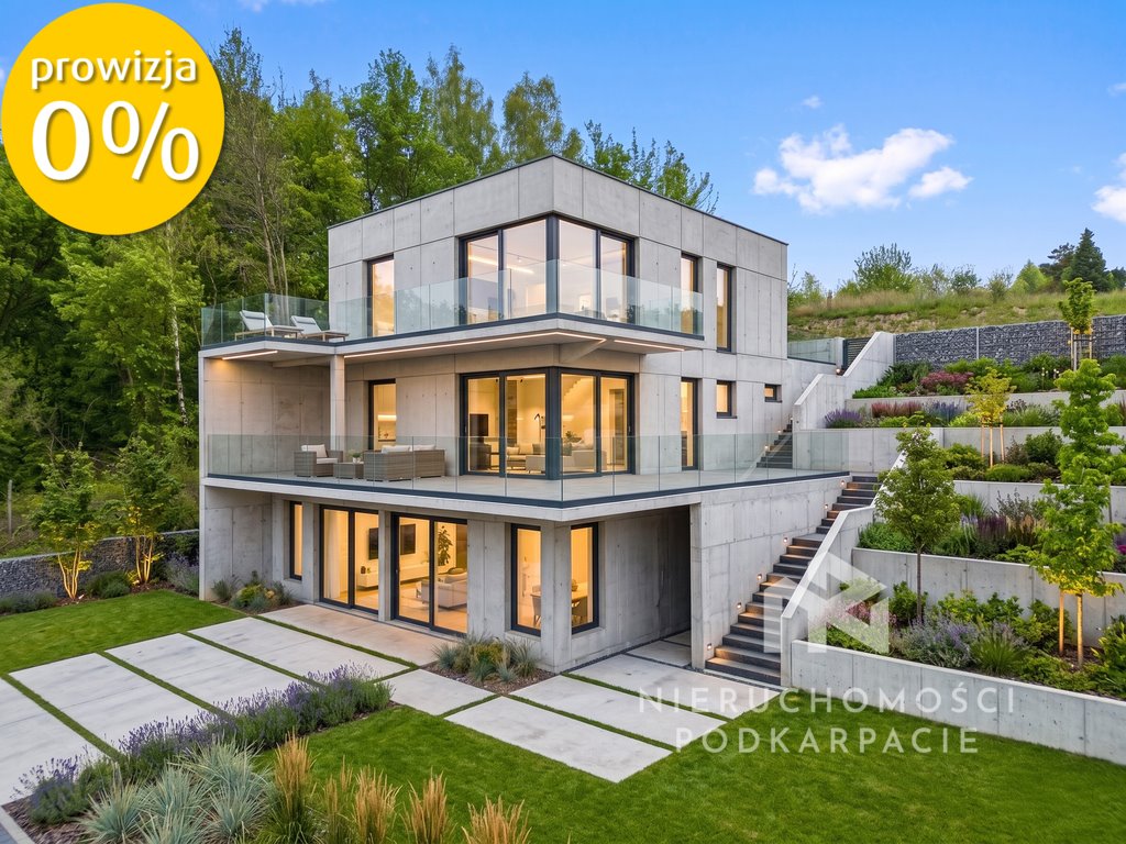 Nowoczesny dom 312 m² z tarasami na osiedlu zapraszam Rzeszów, ks. bpa Antoniego Betańskiego  313m2 Foto 1