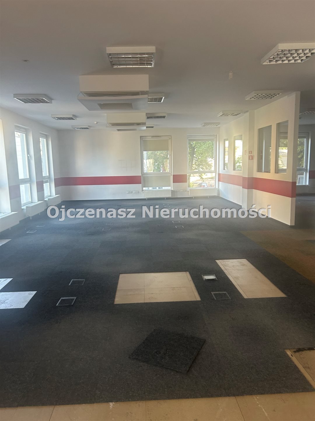Wynajem lokalu 60 m2 w biurowcu z parkingiem i możliwością podziału Bydgoszcz, Okole  60m2 Foto 1