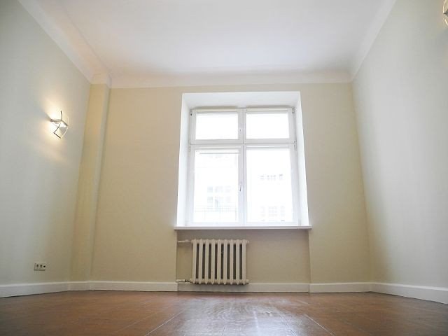 Nowoczesny lokal biurowy 100 m2 z klimatyzacją i ochroną Warszawa, Śródmieście  100m2 Foto 1