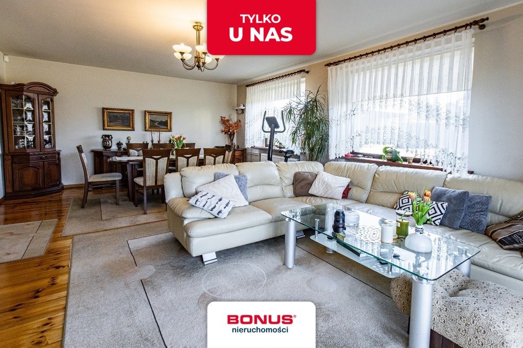 Dom wolnostojący z dużą działką i garażem w Pucicach Pucice  209m2 Foto 1