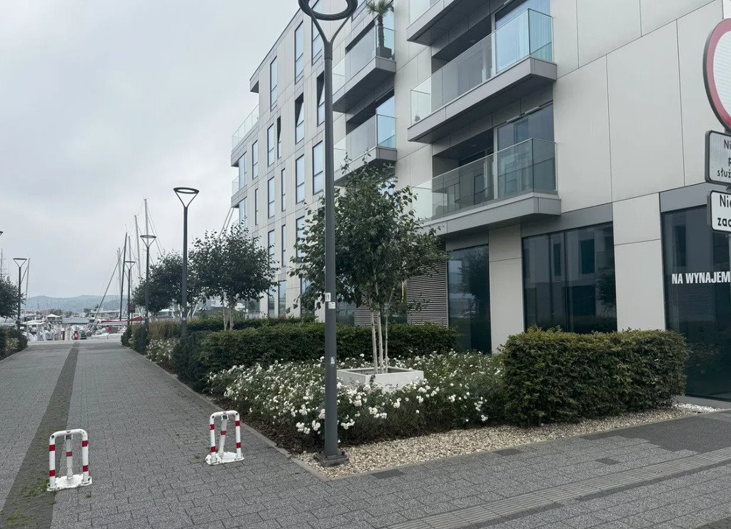 Atrakcyjny lokal w Yacht Park Marina z widokiem na marinę Gdynia, Śródmieście, Arkadiusza Rybickiego  53m2 Foto 1