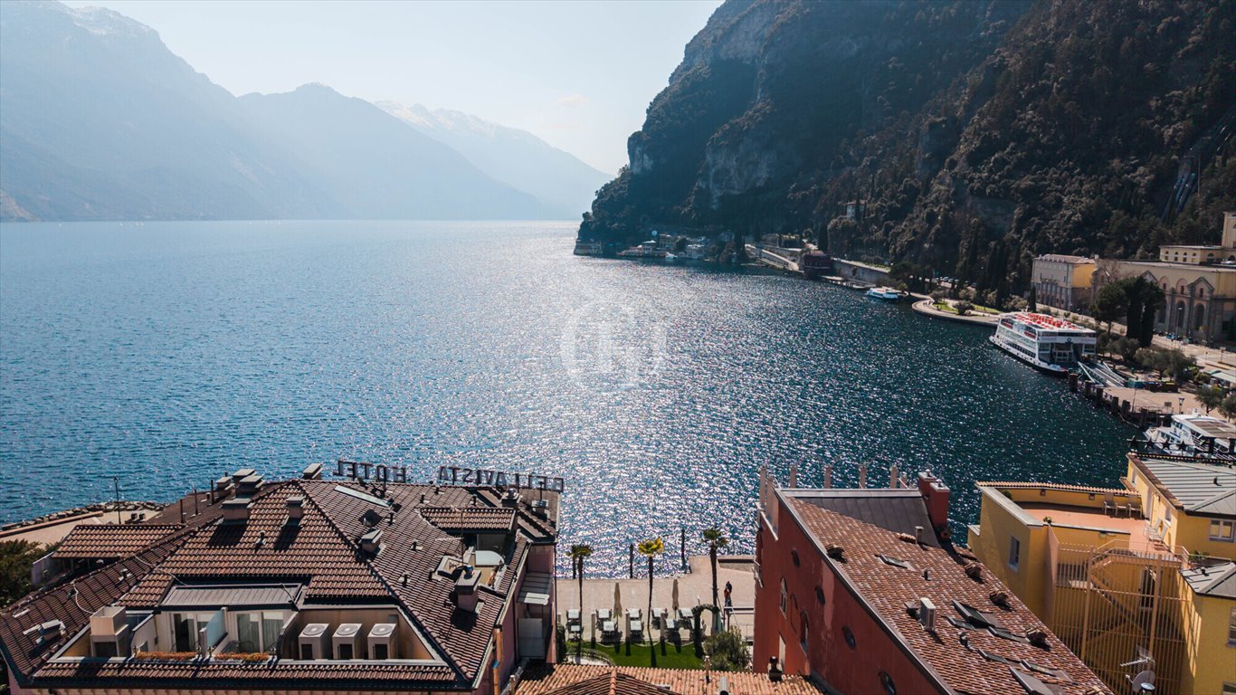 Urokliwe mieszkania z panoramicznym widokiem na jezioro Riva del Garda Włochy, Riva del Garda  110m2 Foto 1