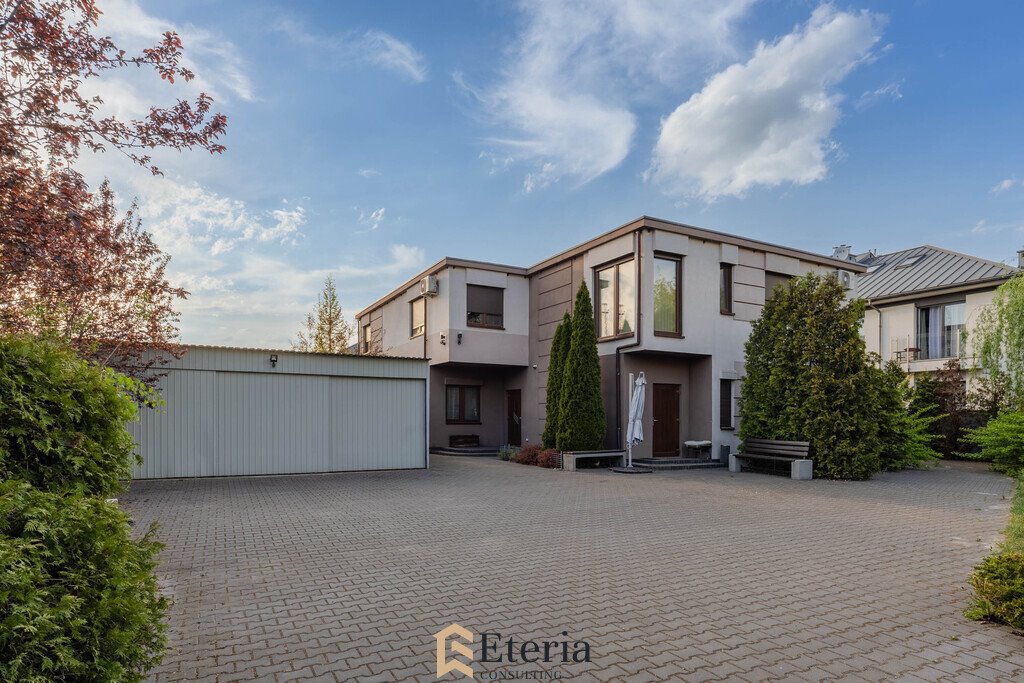 Na sprzedaż przestronny dom 394 m² z ogrodem i stawem w Radzyminie Radzymin, Aleja Jana Pawła II  394m2 Foto 1