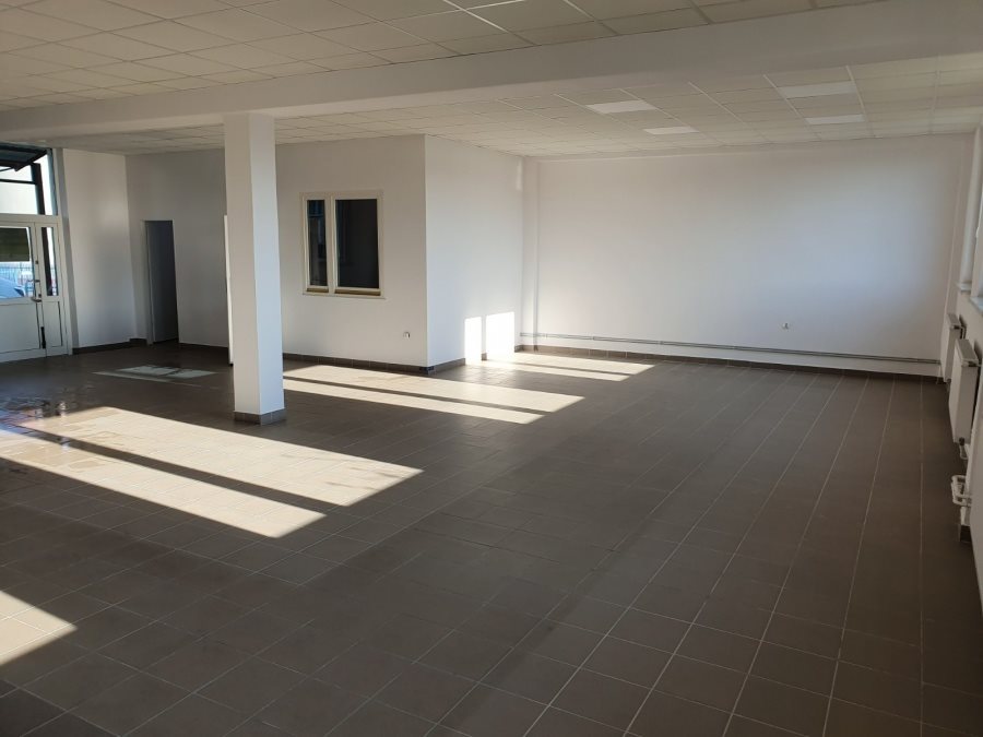 Lokal użytkowy na wynajem Krosno, Składowa 9  150m2 Foto 1