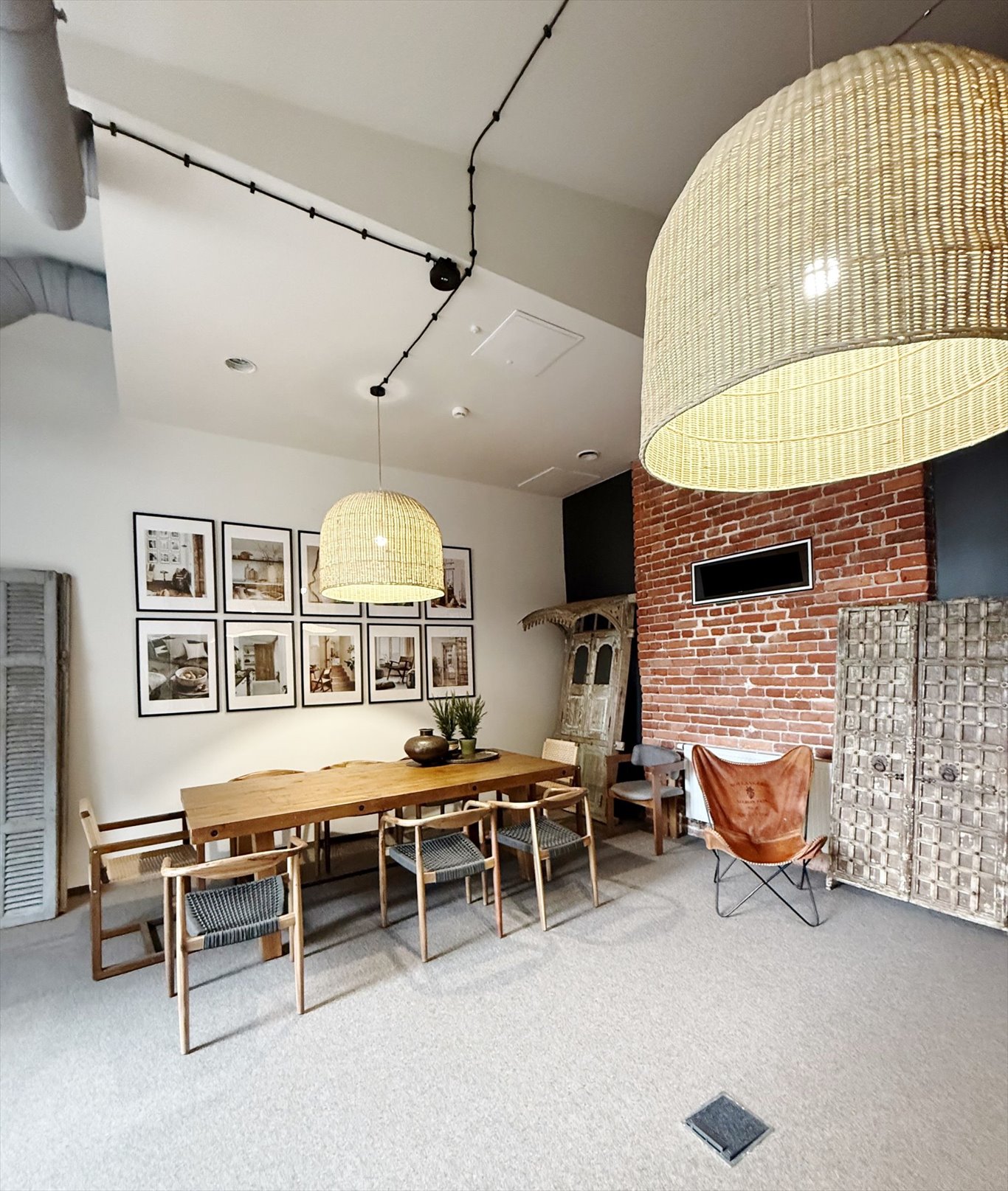 Polecam przestronny lokal 185 m² z tarasem i parkingiem Łódź, Górna, Piotrkowska 276B  185m2 Foto 1