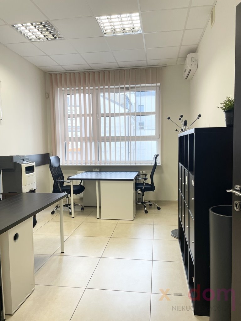 Przestronny pokój biurowy 18 m² z klimatyzacją i światłowodem Kielce  18m2 Foto 1