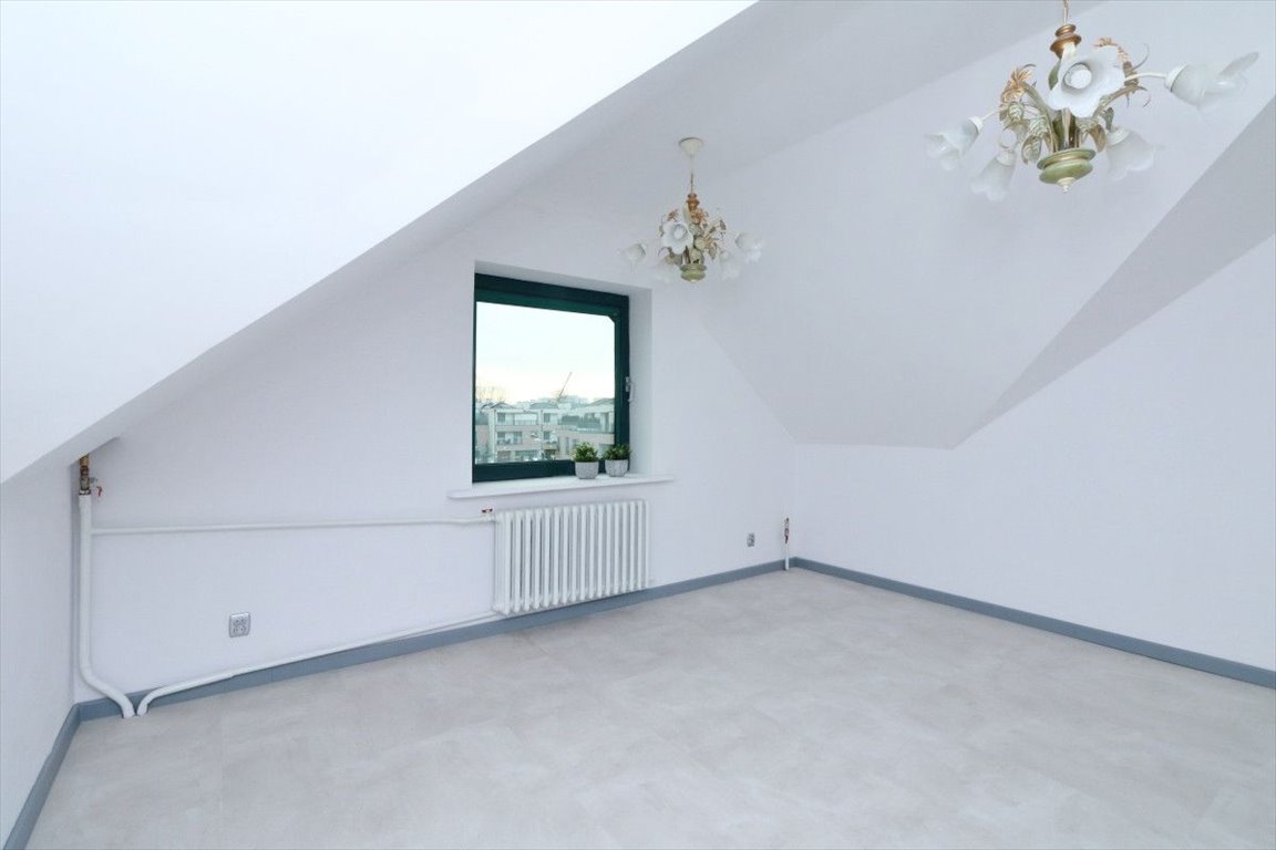 Na wynajem przestronny dom z 10 pokojami i garażem Warszawa, Targówek Zacisze  398m2 Foto 1