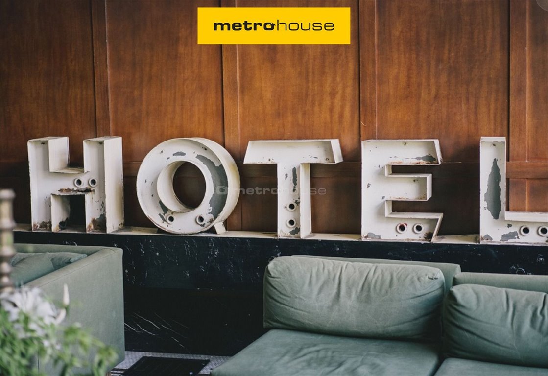 Hotel z 105 pokojami, sale konferencyjne i ogród Komorniki  9 860m2 Foto 1