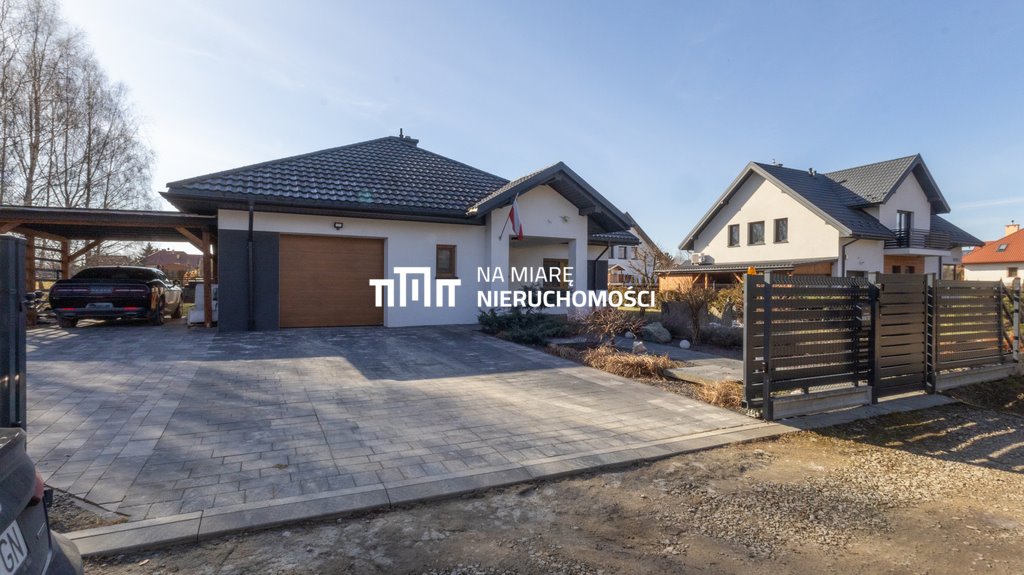 Nowoczesny dom z basenem na 1500 m² działce w Zaczerniu Zaczernie  156m2 Foto 1