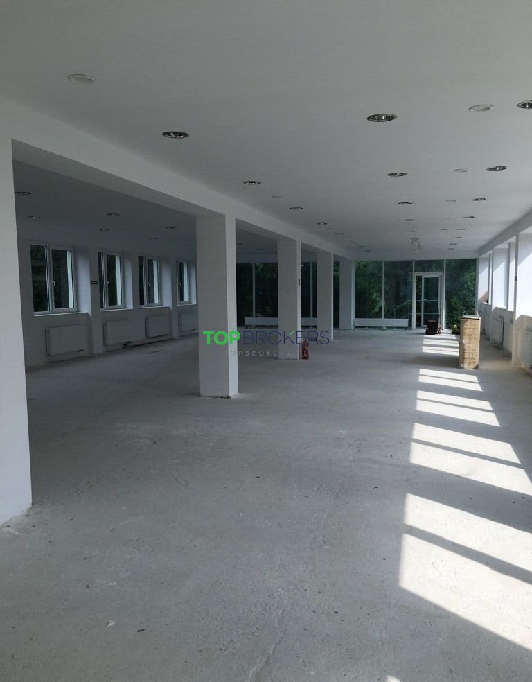 Przestronny budynek 1200 m2 z windą, klimatyzacją i lokalizacją Warszawa, Ursynów Jeziorki Północne, Baletowa  1 200m2 Foto 1
