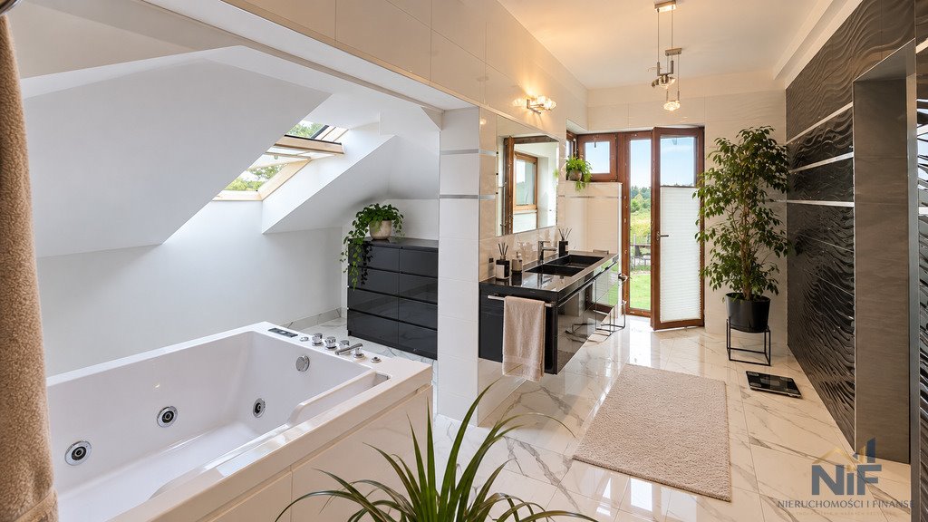 Sprzedam luksusową rezydencję 430 m² z garażem i domem gościnnym Wrocław, Jerzmanowo, Jerzmanowo  430m2 Foto 1