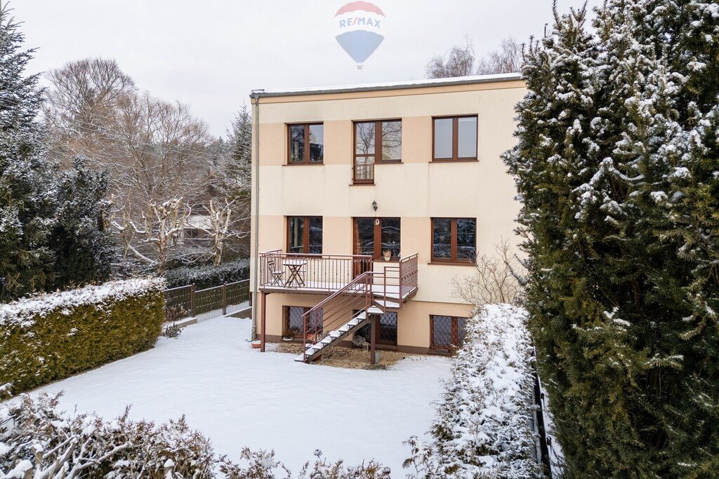 Przestronny dom bliźniak z ogrodem i tarasami w Puszczykowie Puszczykowo, Adama Mickiewicza  254m2 Foto 1