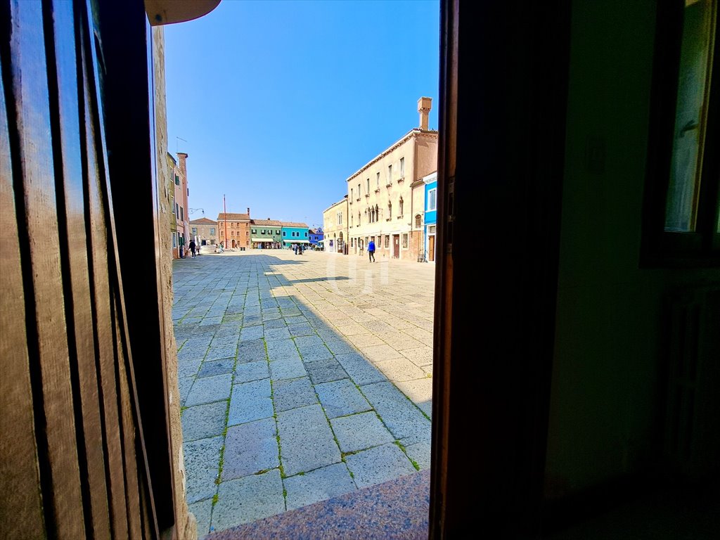 Uroczy dom z widokiem na plac Burano, 3 kondygnacje Włochy, Burano  84m2 Foto 1