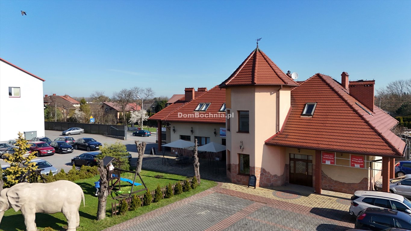 Wynajem lokalu 200 m² z dużym parkingiem i witrynami Bochnia  200m2 Foto 1