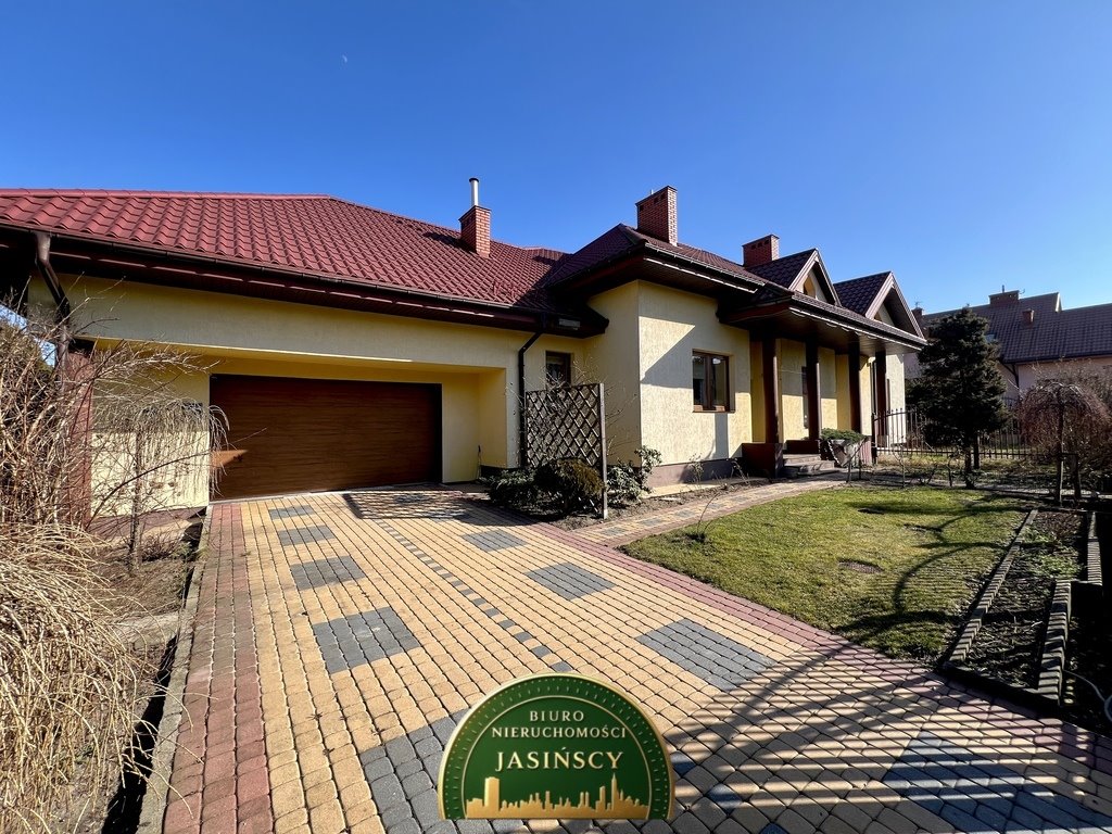 Dwurodzinny dom z garażem i dużą działką (334,7 m²) w Ciechanowie Ciechanów, Widna  335m2 Foto 1