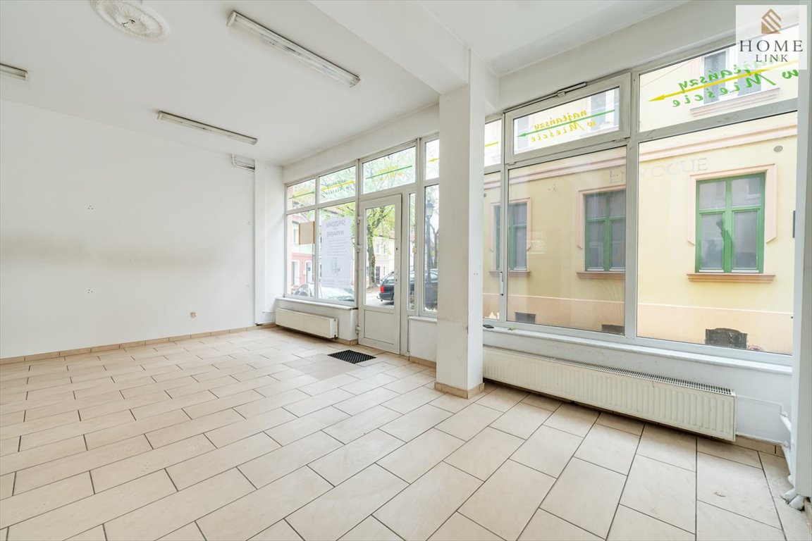 Sprzedam lokal usługowy 83,3 m² z dużą witryną w centrum Biskupca Biskupiec, Biskupiec, Żeromskiego  83m2 Foto 1