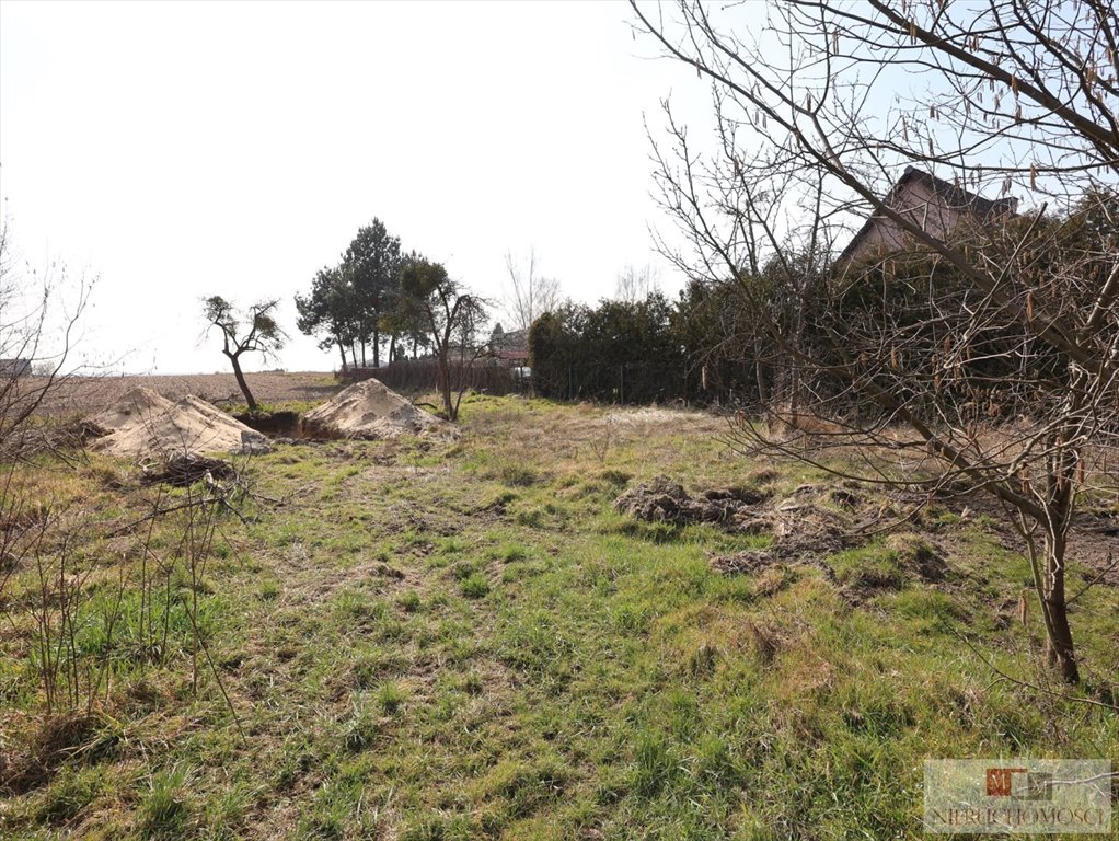 Zapraszam do obejrzenia działki z domem do remontu i podziału w Osinach Osiny  1 295m2 Foto 1