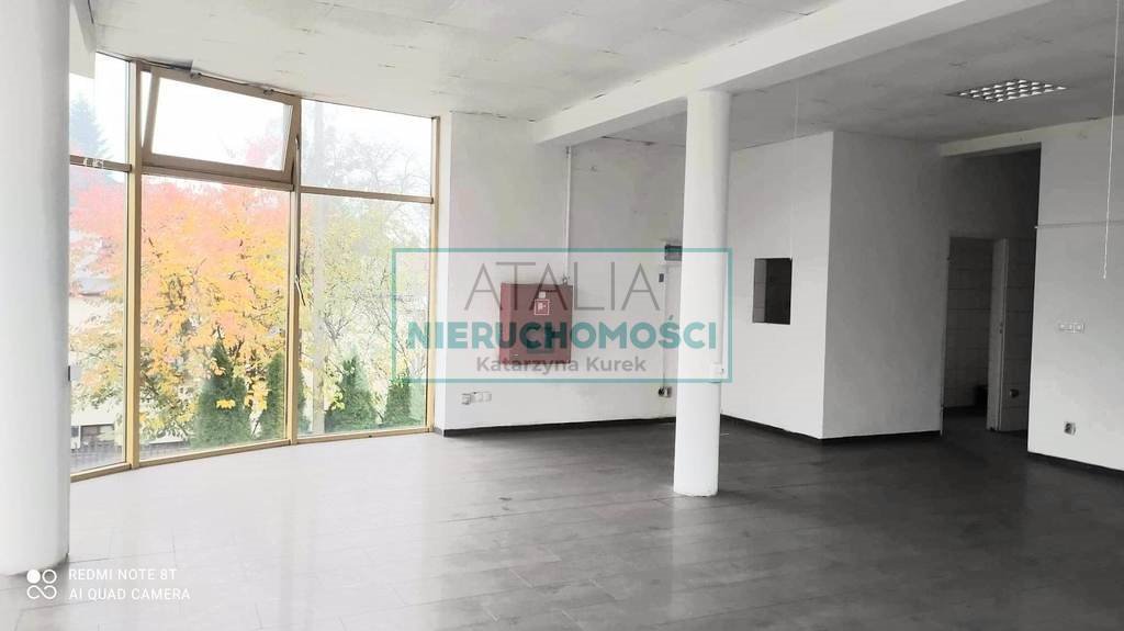 Polecam budynek 240m2 z dwoma lokalami i parkingiem w Sochaczewie Sochaczew  240m2 Foto 1