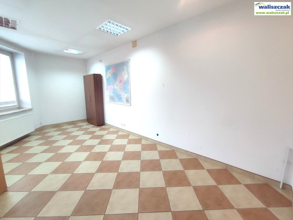 Atrakcyjny lokal biurowy 25 m² z parkingiem i możliwością reklamy Piotrków Trybunalski  25m2 Foto 1