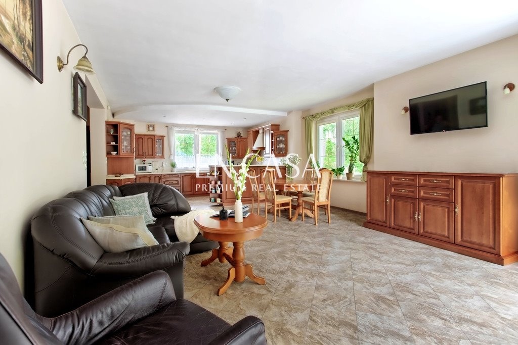 Dom wolnostojący 165 m2 z poddaszem, kominkiem i garażem Henryków-Urocze  165m2 Foto 1