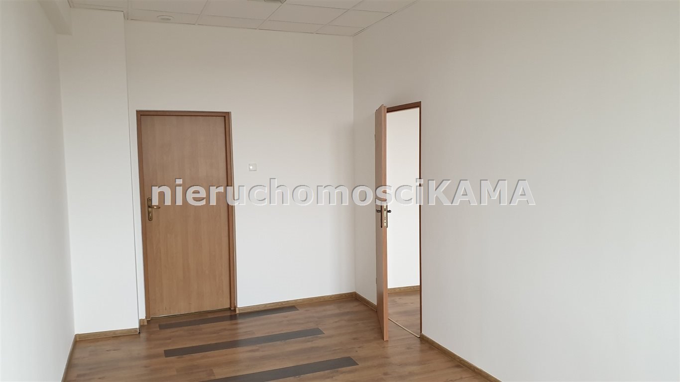 Biuro 38,5 m2 z windą, parkingiem i salą konferencyjną. Bielsko-Biała, Komorowice Śląskie  38m2 Foto 1