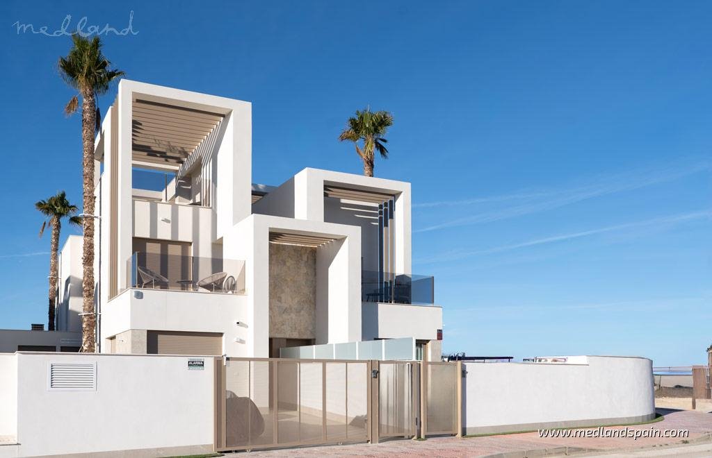 Nowoczesny dom z basenem i widokiem na Mar Menor Hiszpania, Los Alcázares  99m2 Foto 1