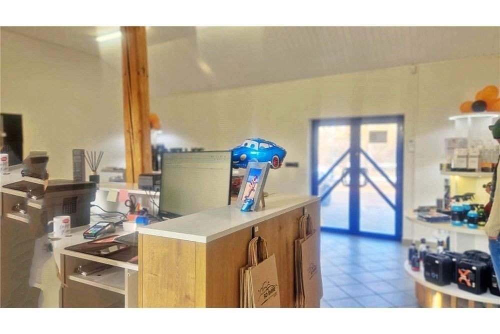 Lokal usługowy 50 m² z dużymi witrynami i parkingiem Cieszyn, Bielska 114  50m2 Foto 1
