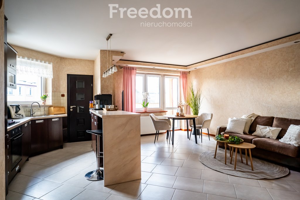 Mieszkanie czteropokojowe  na sprzedaż Giżycko, Aleja Wojska Polskiego  75m2 Foto 1