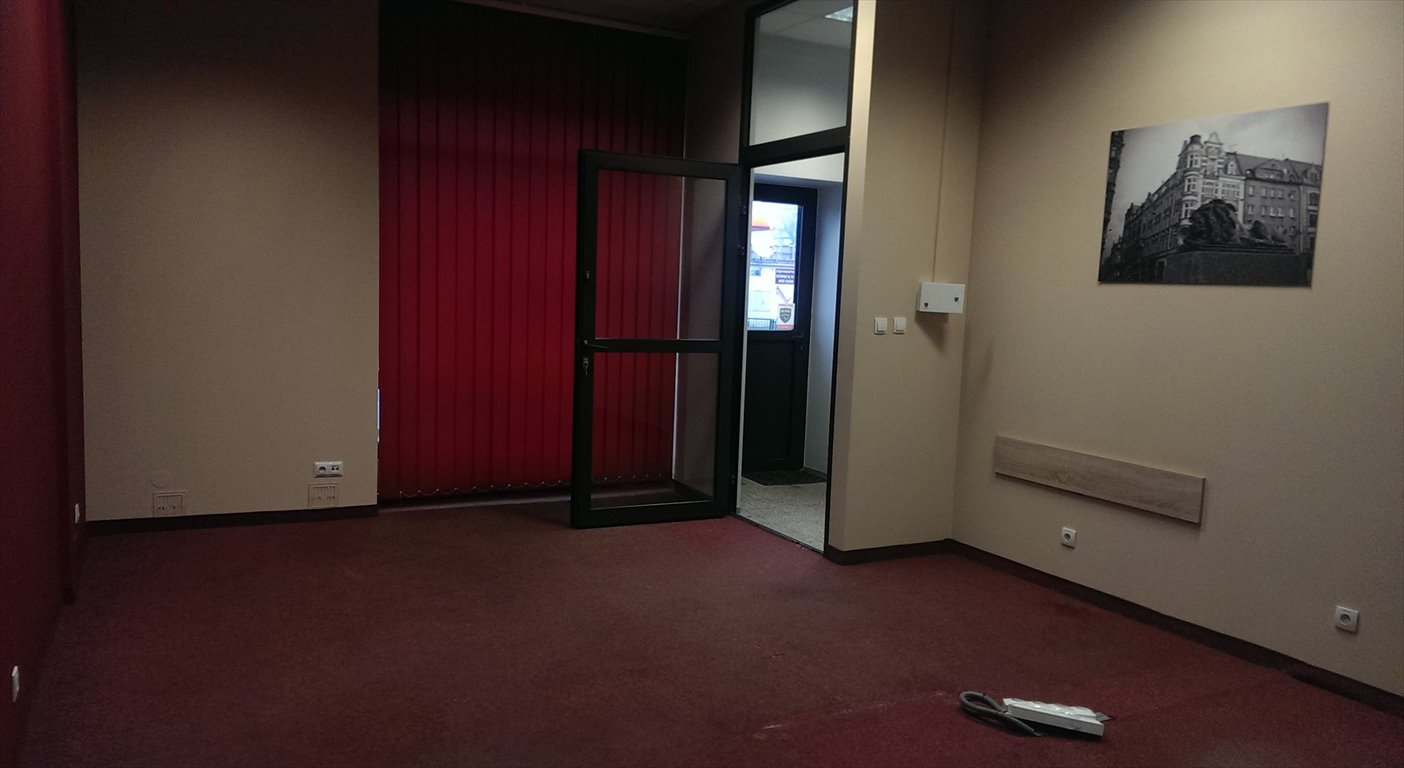 Lokal usługowy 40,3 m2 z dużymi oknami i widocznością Bytom, Szombierki, Zabrzańska 115  40m2 Foto 1