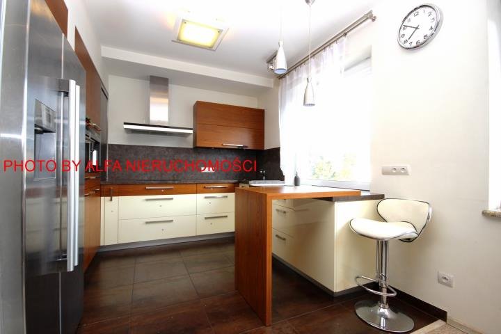 Mieszkanie trzypokojowe na sprzedaż Świdnica, okolice Centrum  81m2 Foto 1