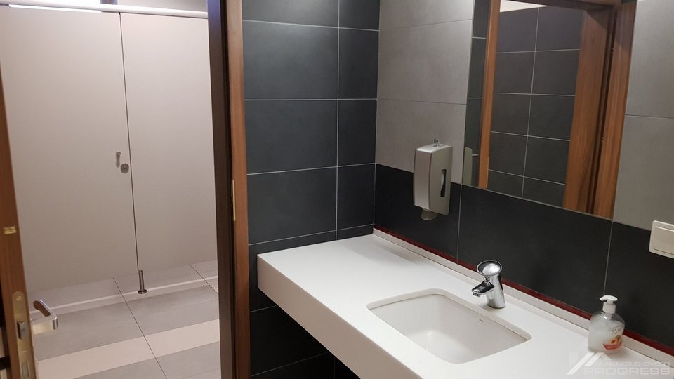 Lokal użytkowy na wynajem Krosno, Tysiąclecia  65m2 Foto 4
