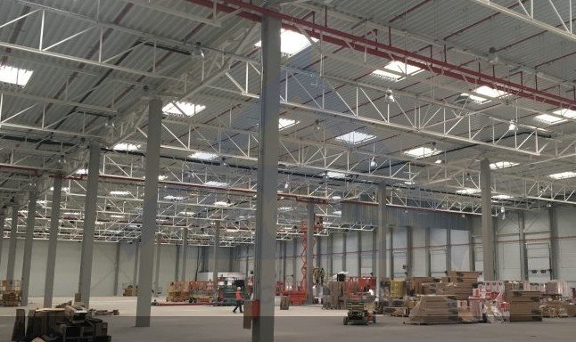 Magazyn 1631 m2 z dokami i biurem w Ursusie Warszawa, Ursus  1 631m2 Foto 1