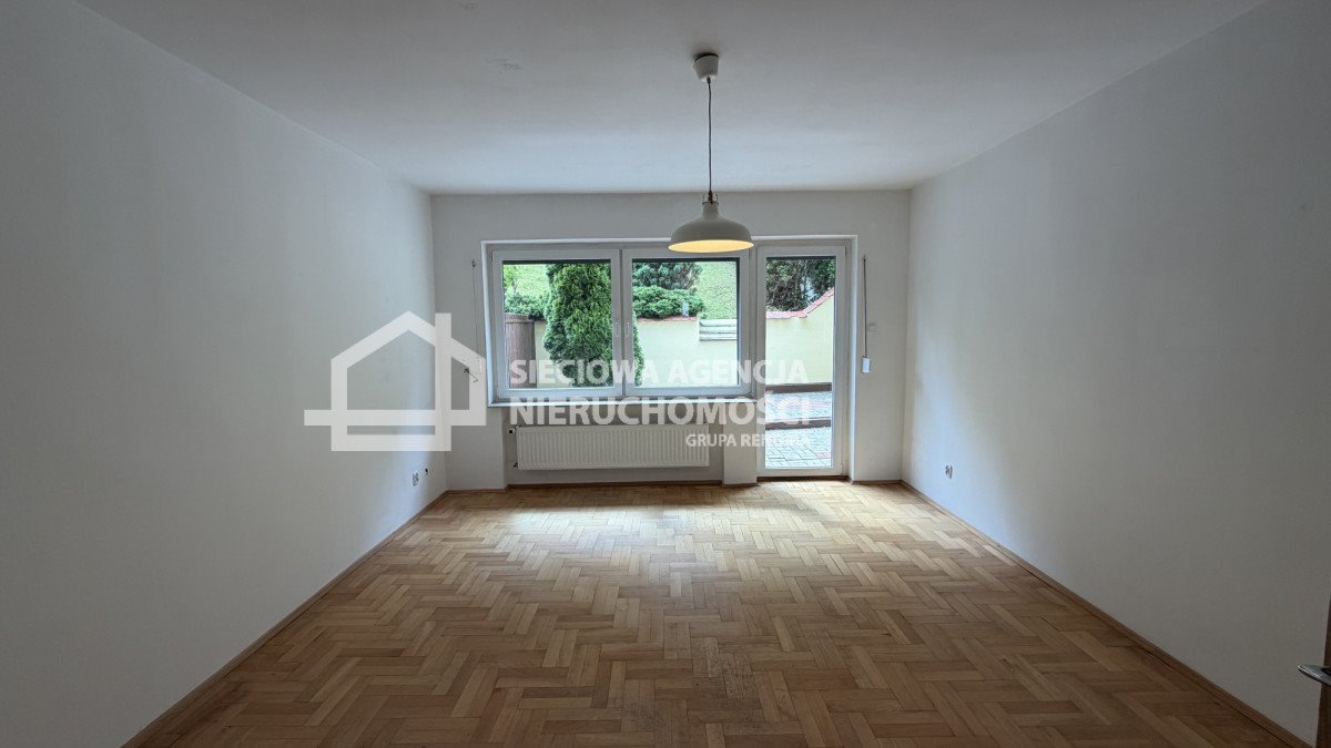 Lokal użytkowy 130 m² w Gdyni Chyloni (zamknięty teren) Gdynia, Chylonia  130m2 Foto 1