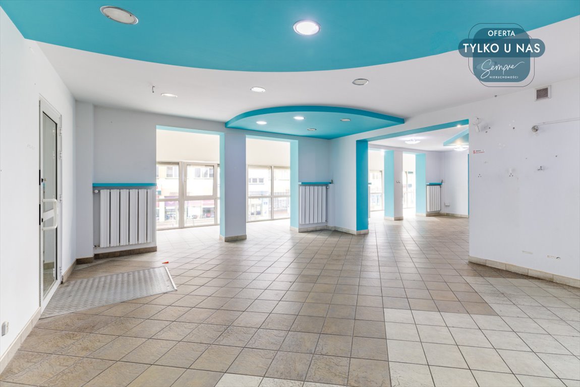 Wynajmę przestronny lokal 235 m² z dużymi witrynami w Sieradzu Sieradz, Aleja Pokoju  235m2 Foto 1