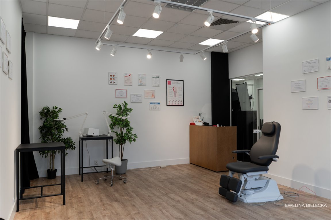 Lokal usługowy 167 m² z witrynami i wysokimi sufitami Warszawa, Bielany, Stefana Żeromskiego  167m2 Foto 1