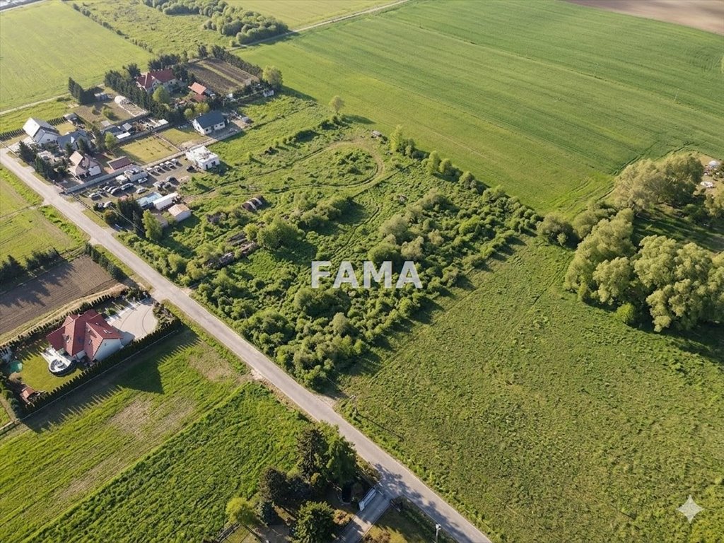 Działka 8 000 m² z mediami, blisko domów, asfalt Wieniec, ks. Romana Jałocho  8 000m2 Foto 1