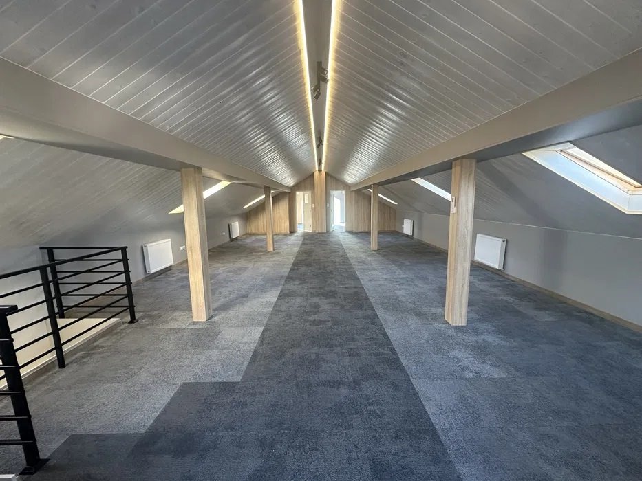 Przestronny lokal 170 m2 z klimatyzacją i monitoringiem Paprotnia, Paprotnia  170m2 Foto 1