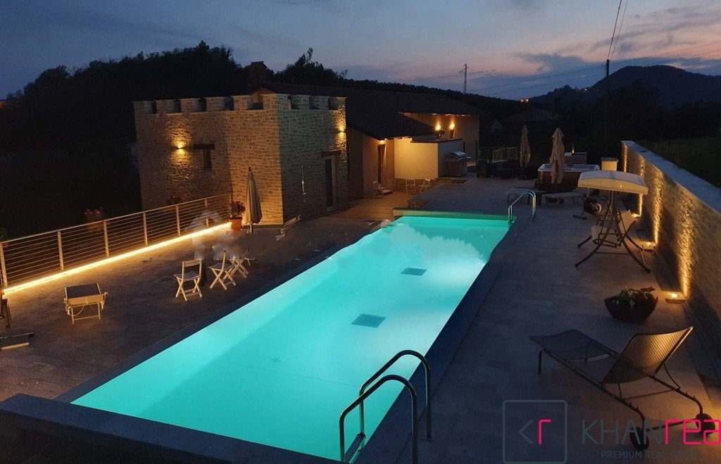 Nowoczesny dom wiejski z basenem i sauną w Piemoncie Włochy, Alba  870m2 Foto 1