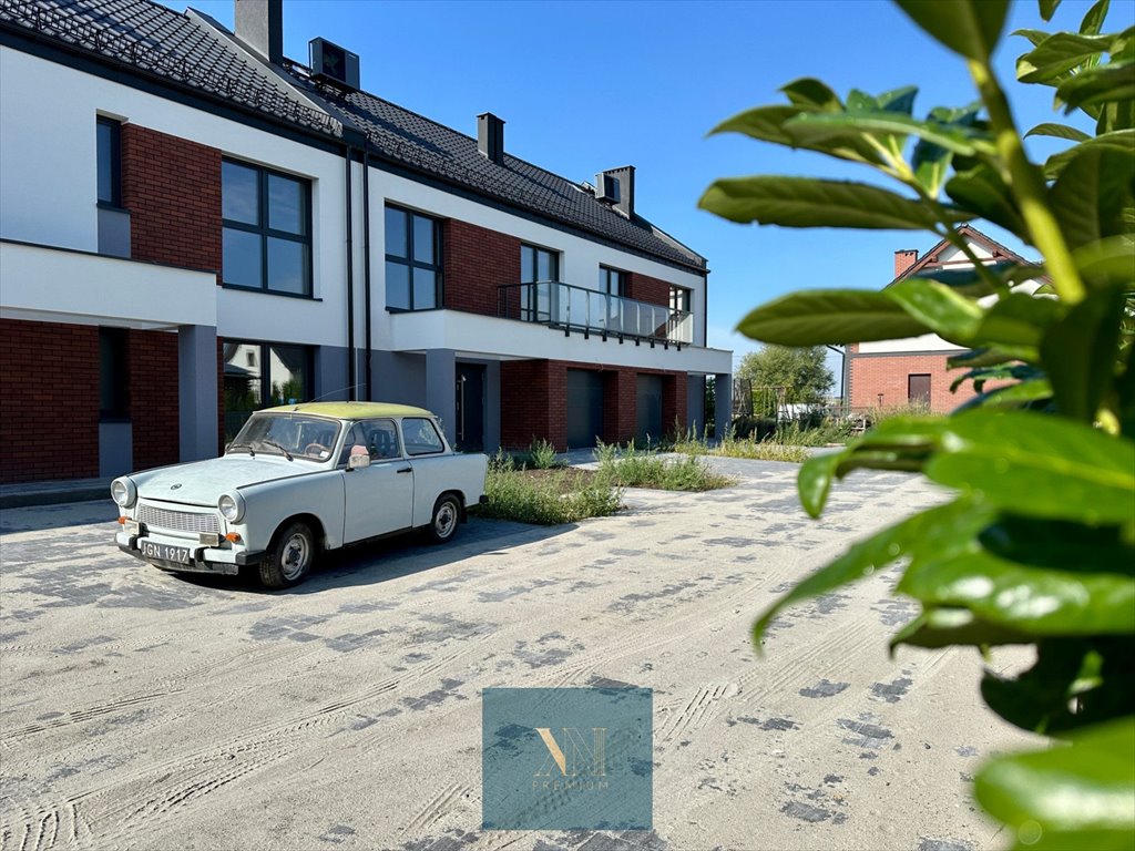 Dom z dużym ogrodem i panoramicznym widokiem w Księginicach.: Księginice: Czereśniowa