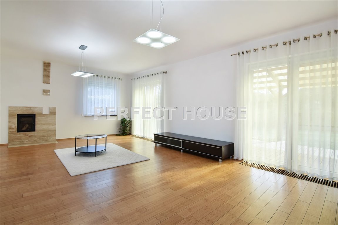 Przestronny dom z kominkiem, tarasem i garażem 2 auta Złotniki  220m2 Foto 1