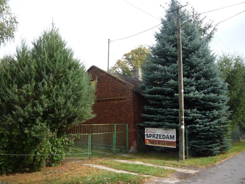 Dom do remontu z dużym budynkiem gospodarczym i garażem Krośniewice  75m2 Foto 1