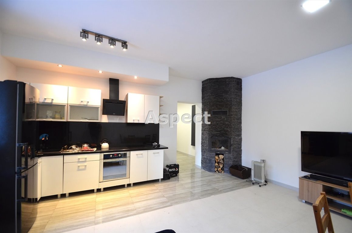 Przestronne 2 pokoje z kominkiem i piwnicą w Szombierkach Bytom, Szombierki  46m2 Foto 1